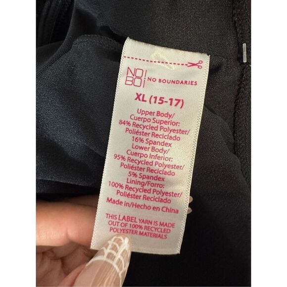 Black tank top - Picture 4 of 8